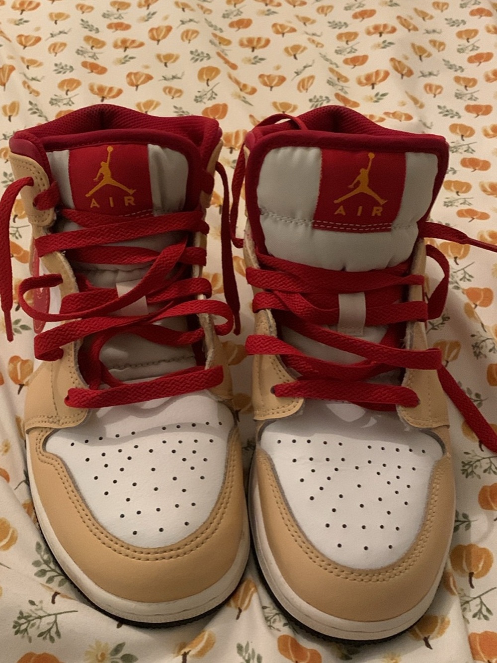 Nike Kids High-Top Sneakers in White, Beige & Red